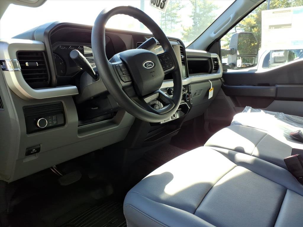New 2026 Ford F550 4x4 Crew Cab image 10