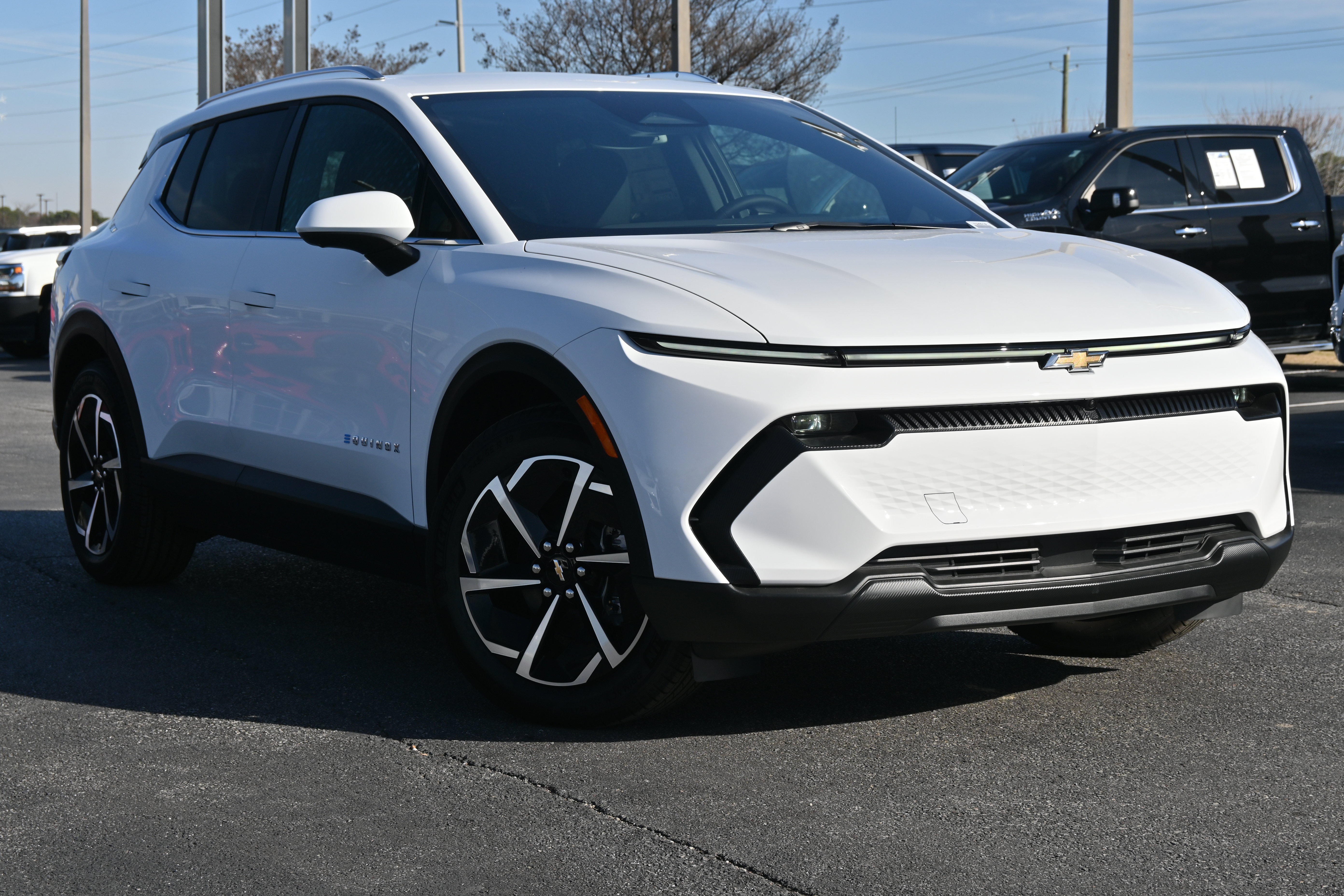 New 2026 Chevrolet Equinox EV LT FWD image 2