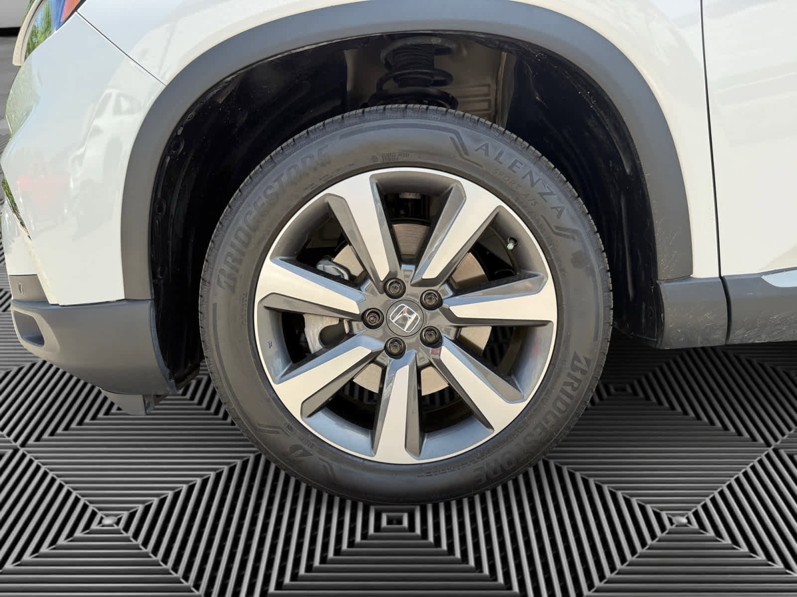 Used 2025 Honda Pilot Elite image 9