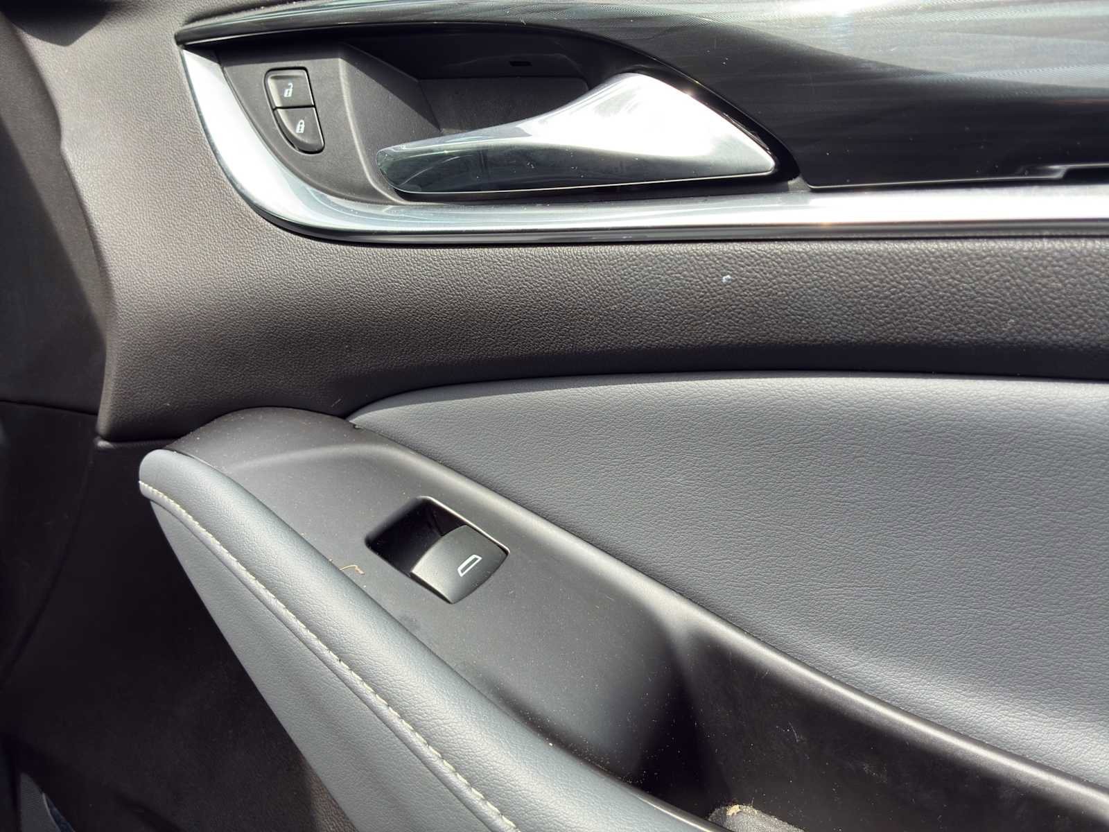 Used 2020 Buick Enclave Essence image 20