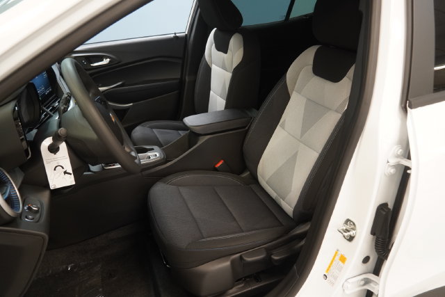 New 2026 Chevrolet Trax LS w/ LS Convenience Package FWD image 4