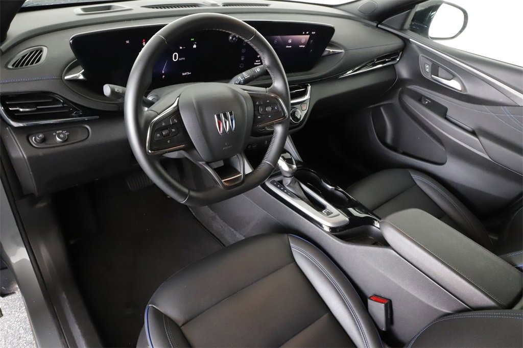 Used 2025 Buick Envista Sport Touring image 16