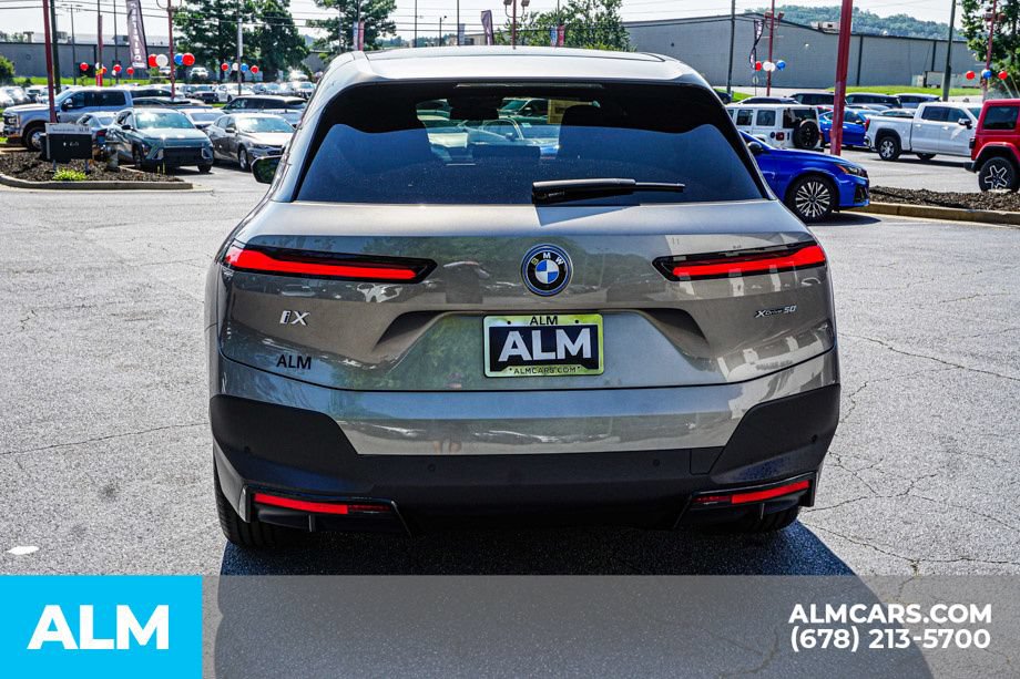 Used 2024 BMW iX xDrive50 w/ Convenience Package AWD/4WD image 10