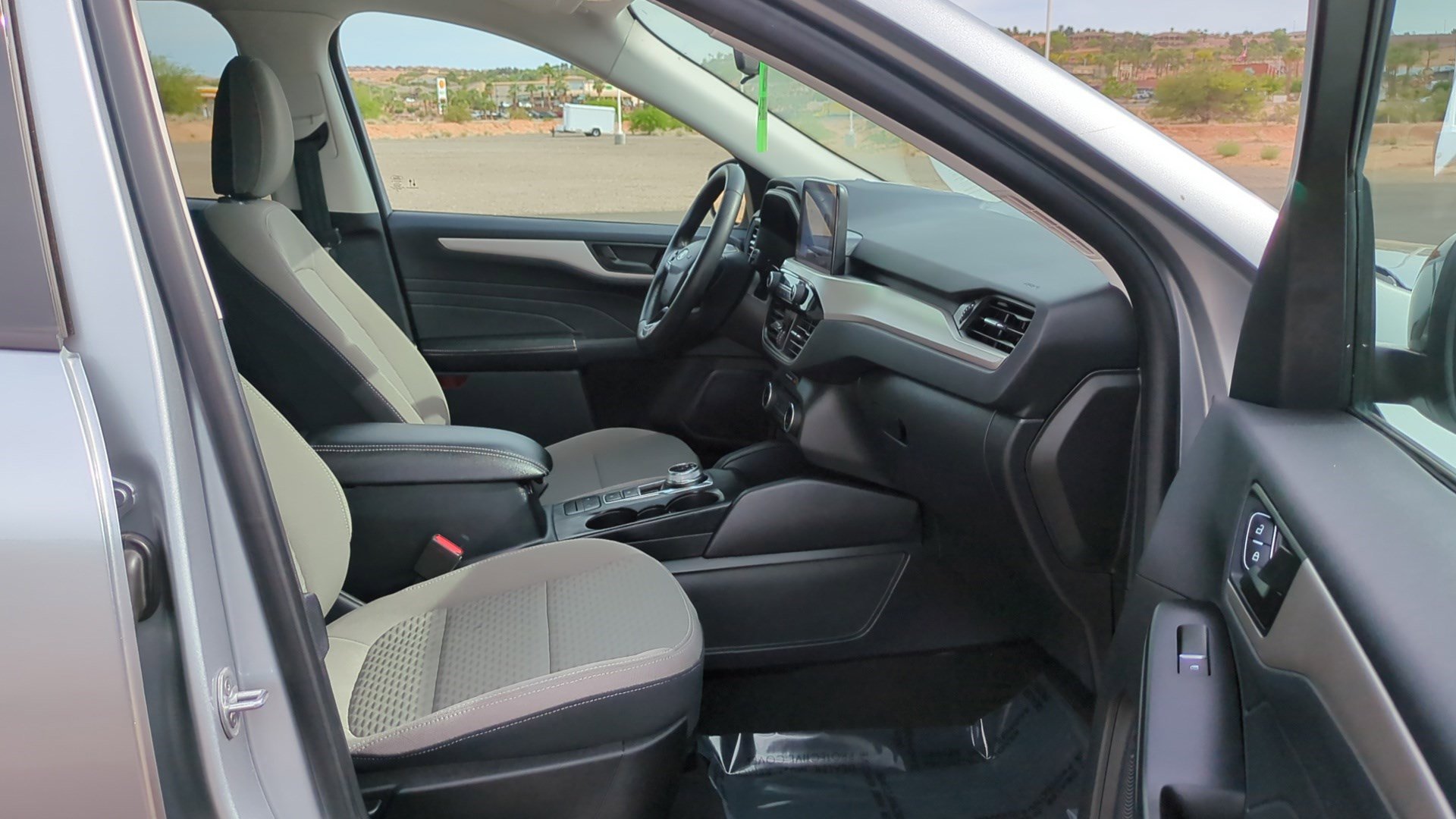 Used 2022 Ford Escape SE w/ SE Sport Appearance Package FWD image 30