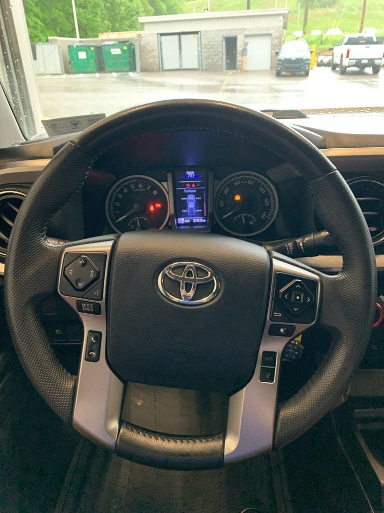 Used 2020 Toyota Tacoma SR5 w/ SR5 Appearance Package (SM) AWD/4WD image 4