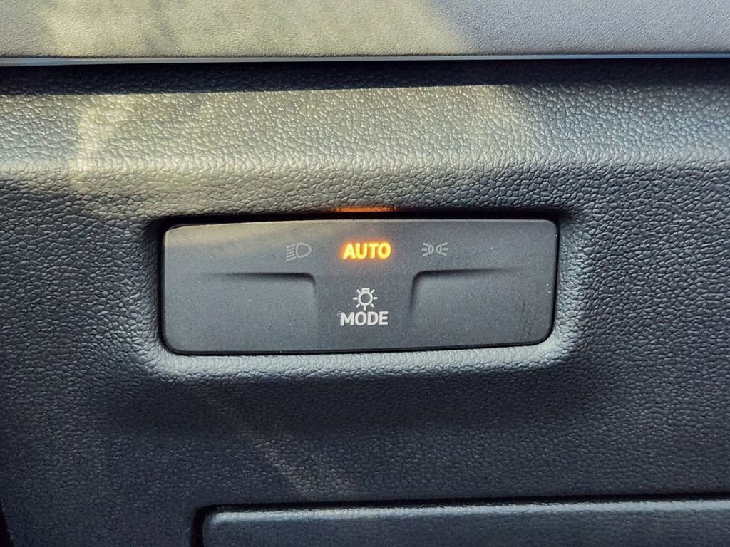 New 2026 Volkswagen Tiguan SE image 13