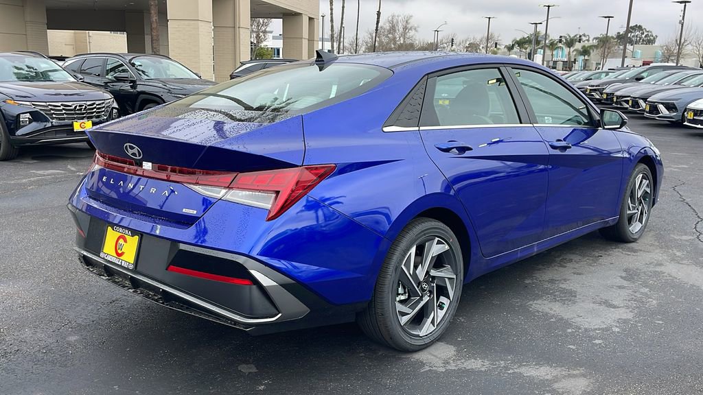 New 2025 Hyundai Elantra Limited image 7