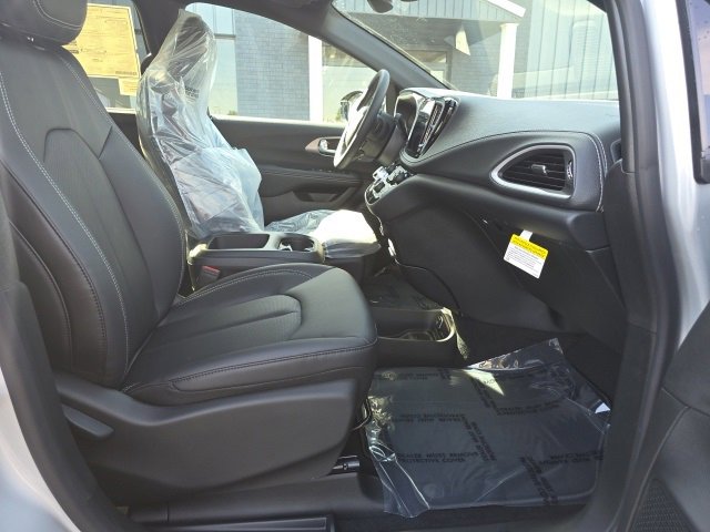 New 2026 Chrysler Pacifica Select image 31