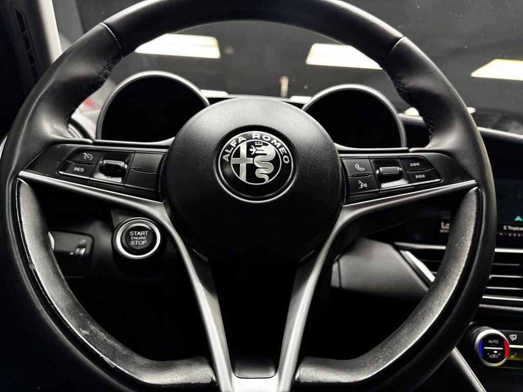 Used 2019 Alfa Romeo Giulia Ti w/ Nero Edizione image 23