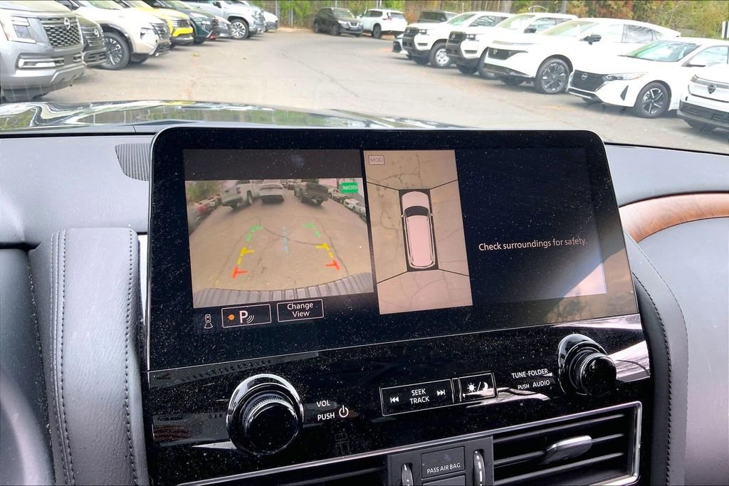 Used 2023 Nissan Armada SL w/ Captain's Chairs Package image 11