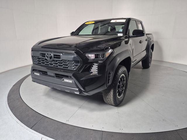 Certified 2024 Toyota Tacoma TRD Off-Road AWD/4WD image 1