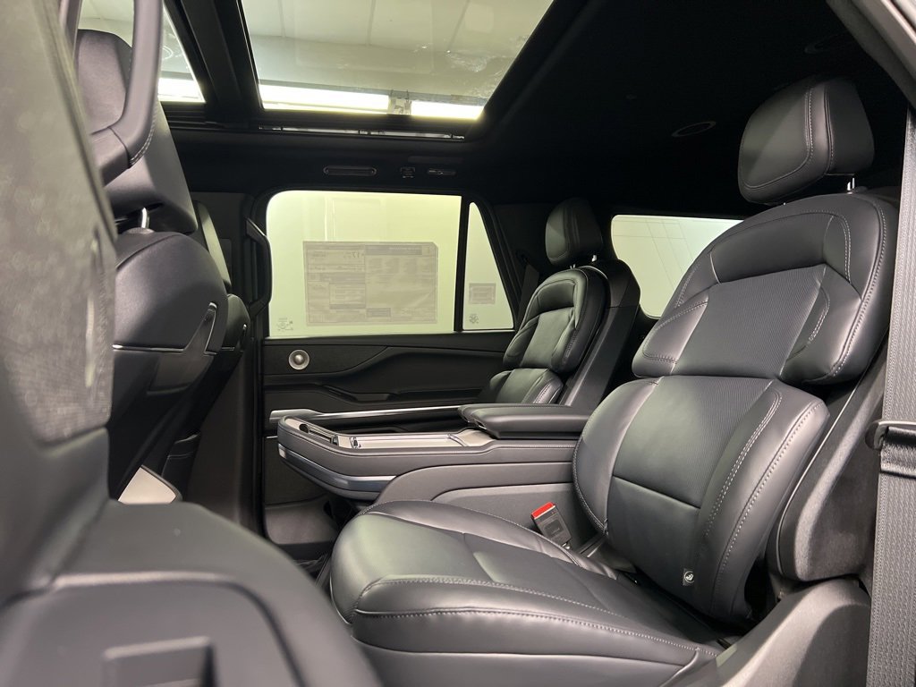 New 2026 Lincoln Navigator Reserve w/ Jet Appearance Package image 34
