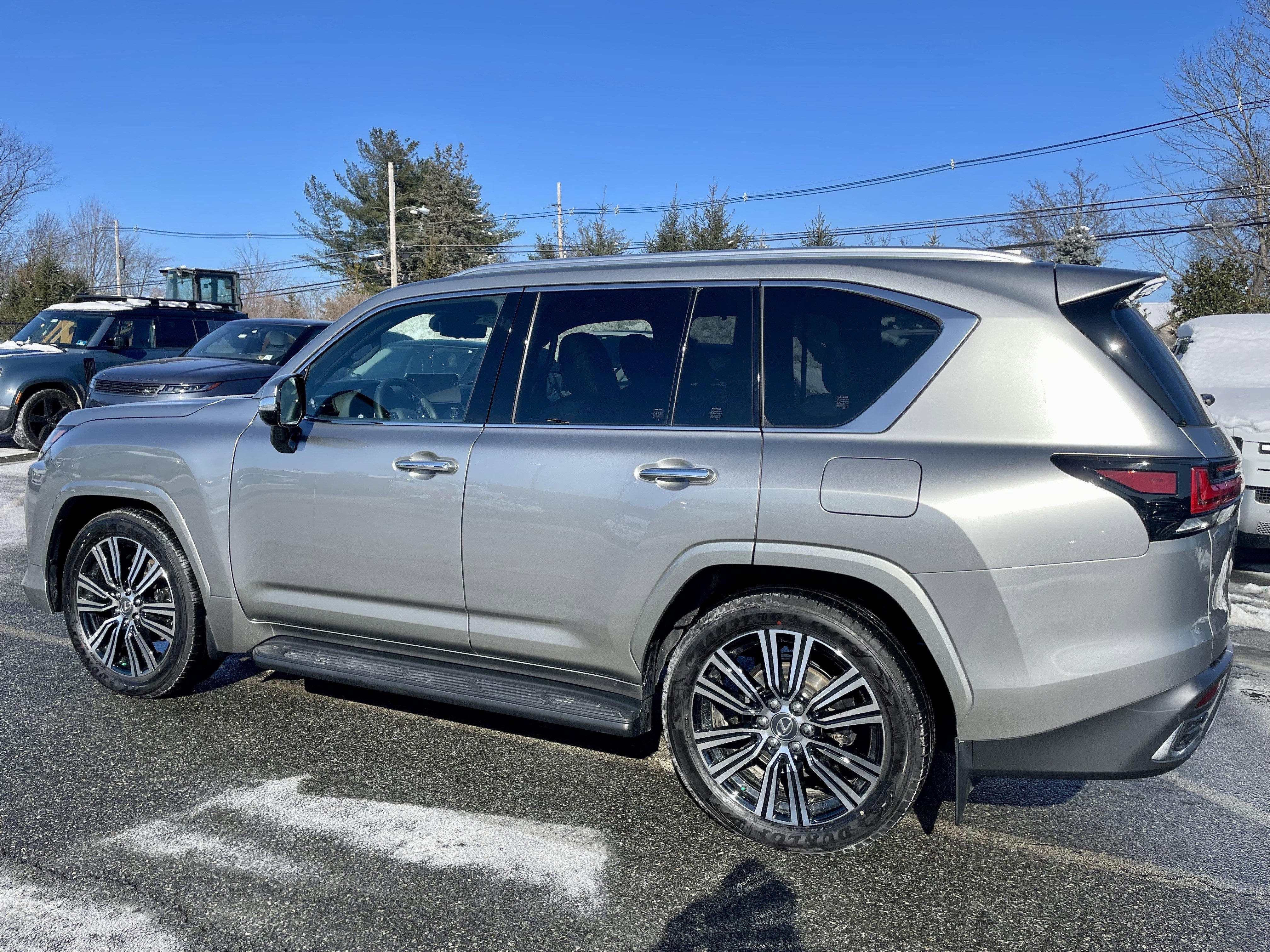Used 2025 Lexus LX 600 4WD w/ Luxury Package image 5