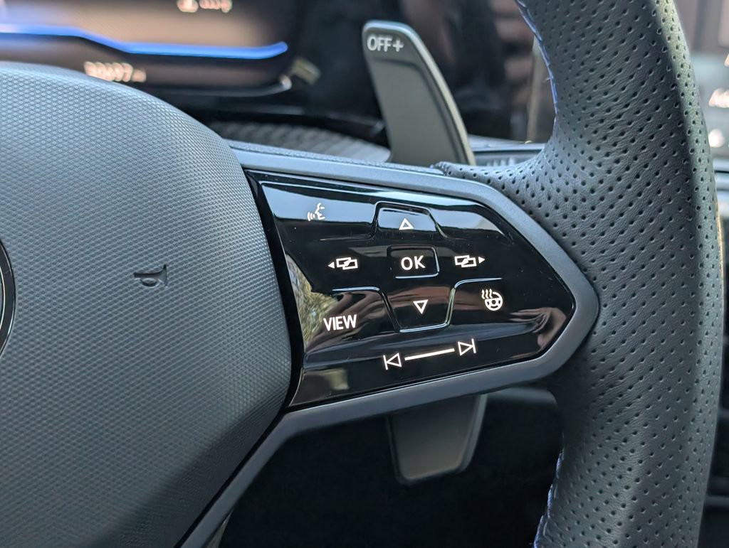 Used 2023 Volkswagen Golf 20th Anniversary Edition image 24