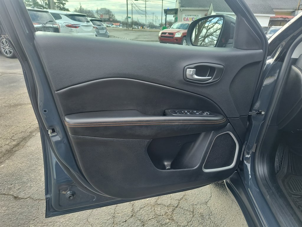 Used 2018 Jeep Compass Limited AWD/4WD image 21