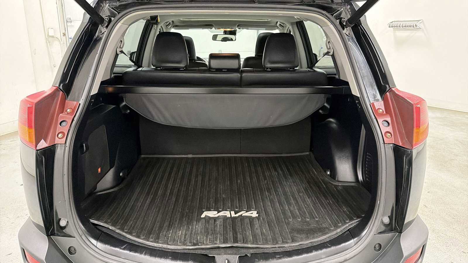 Used 2015 Toyota RAV4 Limited w/ Technology Package image 28