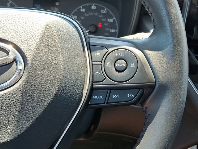 Certified 2023 Toyota Corolla Cross LE w/ Moonroof Package AWD/4WD image 18