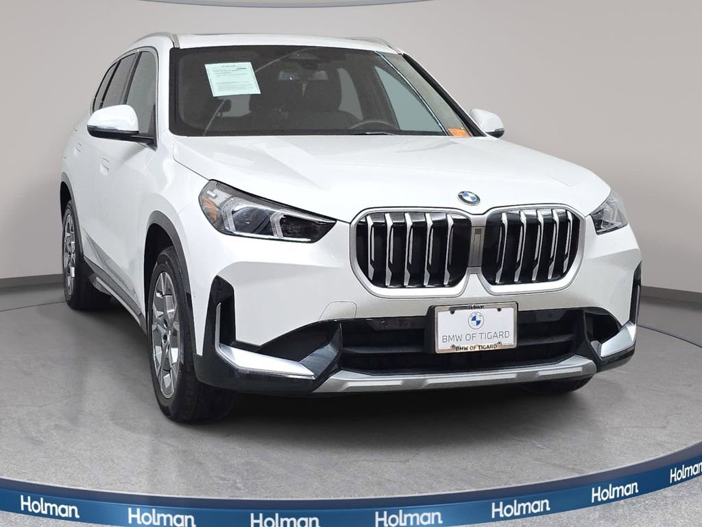 Used 2025 BMW X1 xDrive28i AWD/4WD image 3