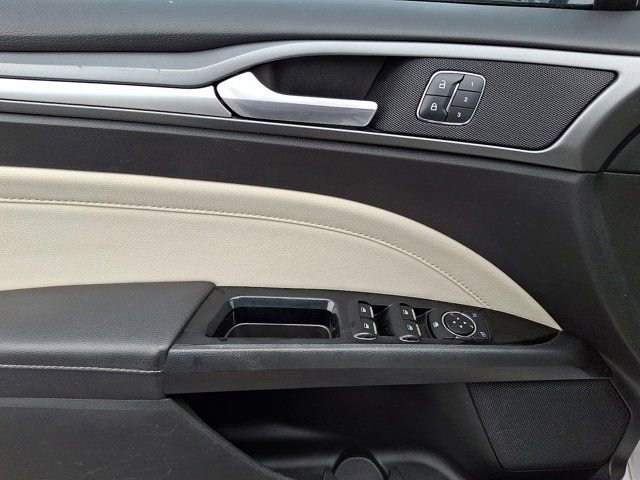 Used 2016 Ford Fusion Titanium FWD image 16