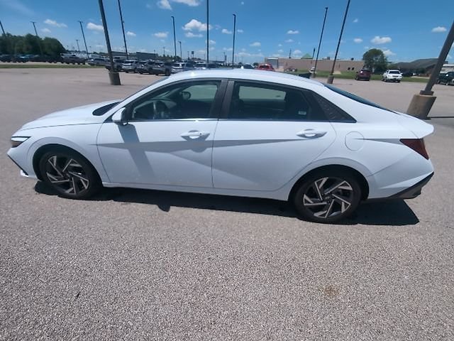 Used 2025 Hyundai Elantra SEL FWD image 7