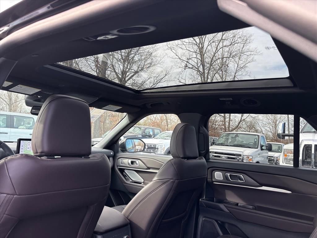New 2026 Ford Explorer Platinum RWD image 7