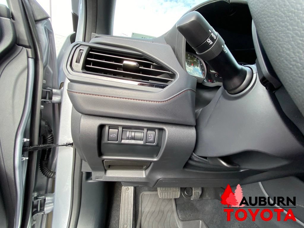 Used 2025 Subaru Forester Touring AWD/4WD image 40