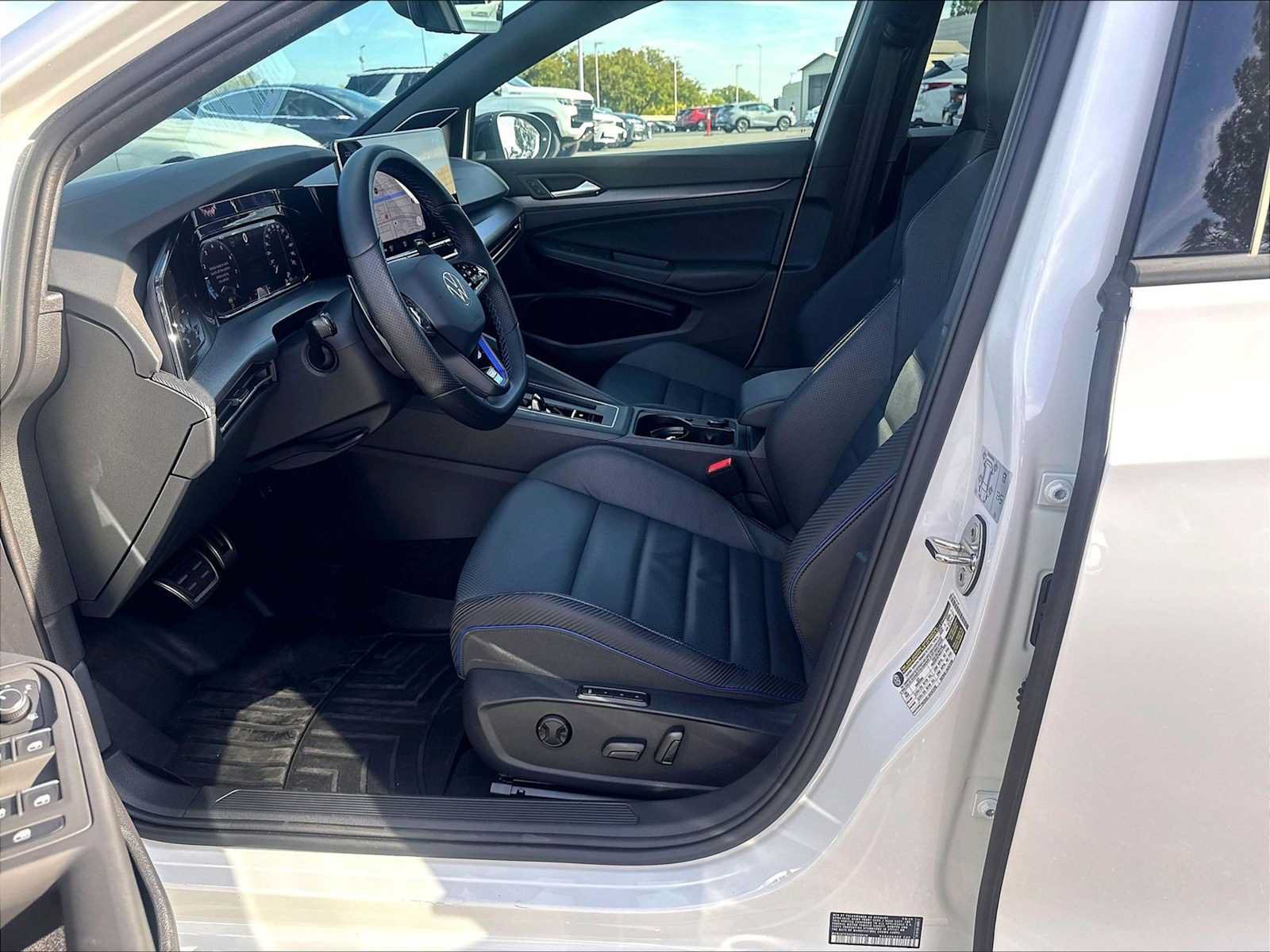 Used 2025 Volkswagen Golf AWD/4WD image 28