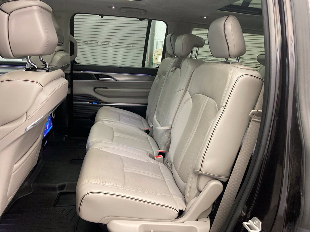 Used 2023 Jeep Grand Wagoneer Series II w/ Flexible Seating Group AWD/4WD image 22