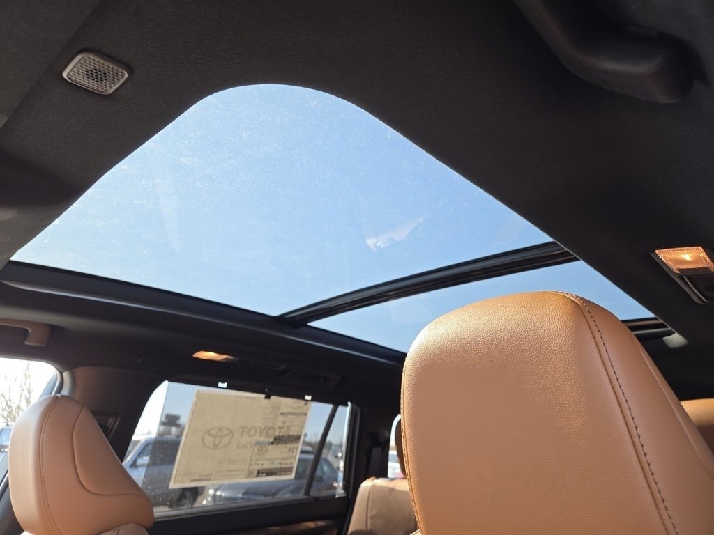 New 2026 Toyota Highlander Platinum image 6