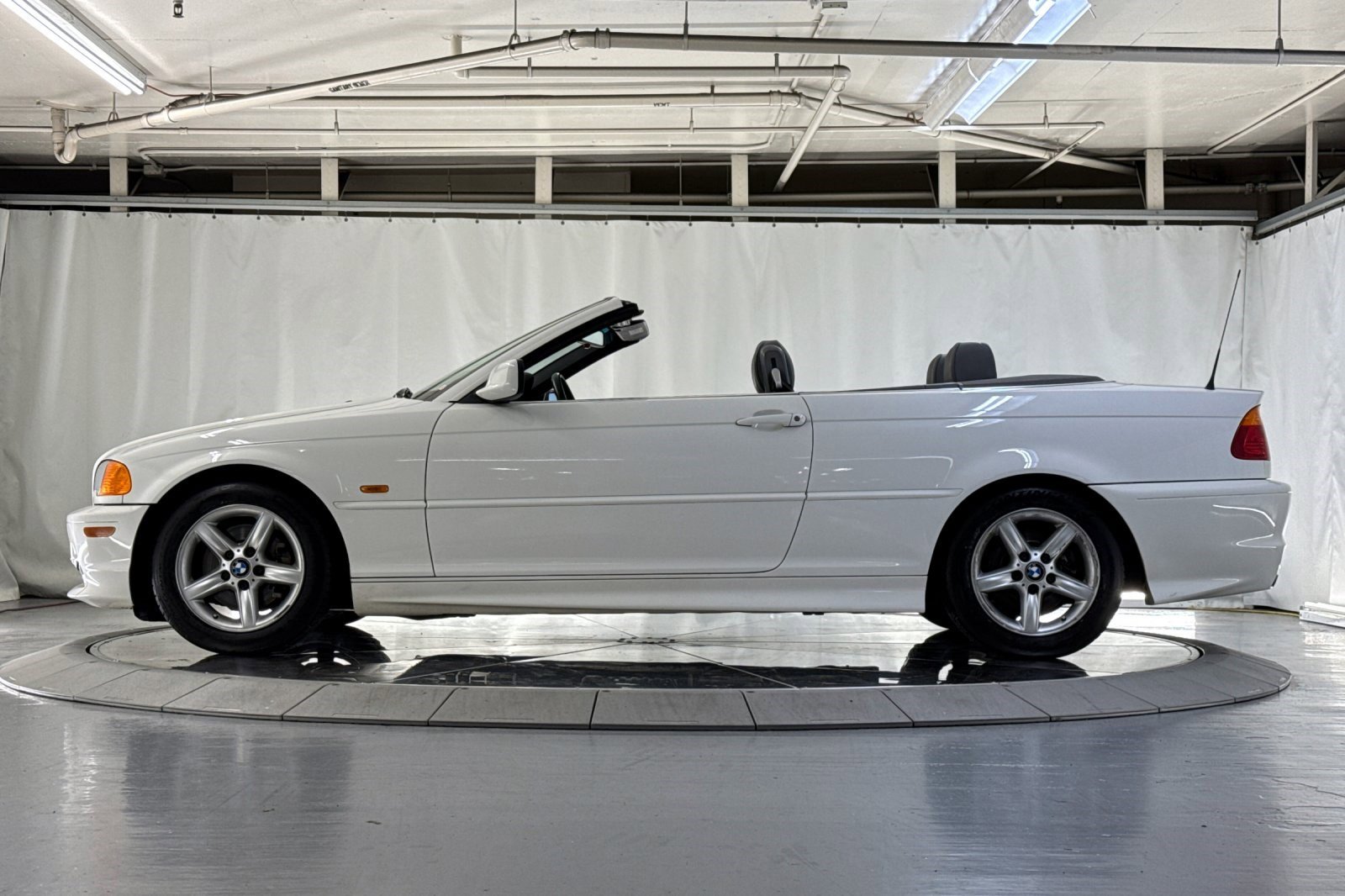 Used 2002 BMW 325Ci Convertible RWD image 2