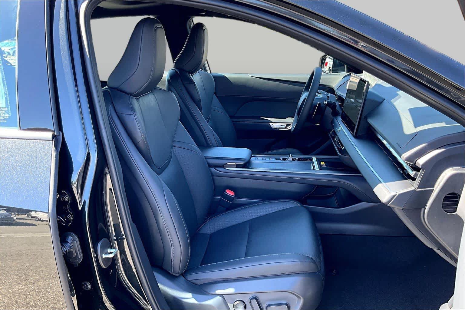 Used 2026 Lexus ES 350e w/ Convenience Package FWD image 8