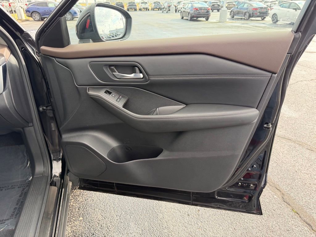 Used 2023 Nissan Rogue SL w/ SL Premium Package image 25