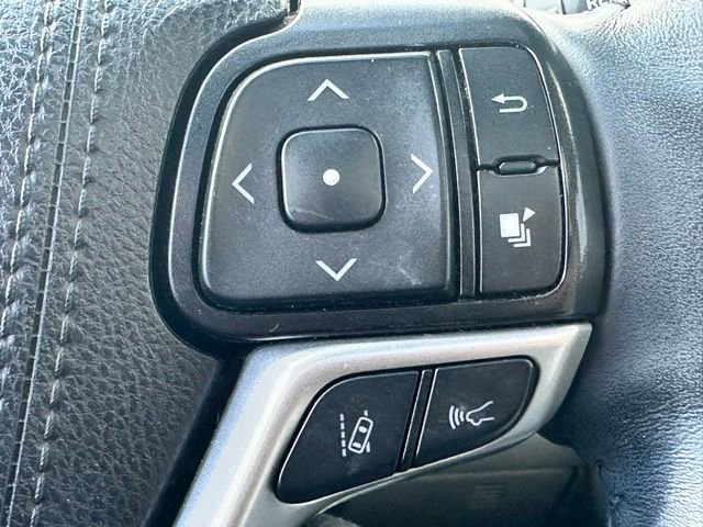 Used 2019 Toyota Highlander XLE AWD/4WD image 14