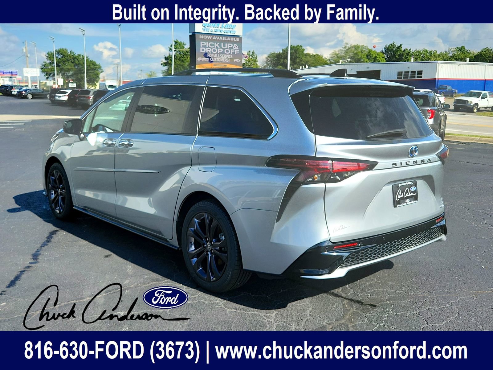 Used 2023 Toyota Sienna XSE w/ XSE Plus Package image 8