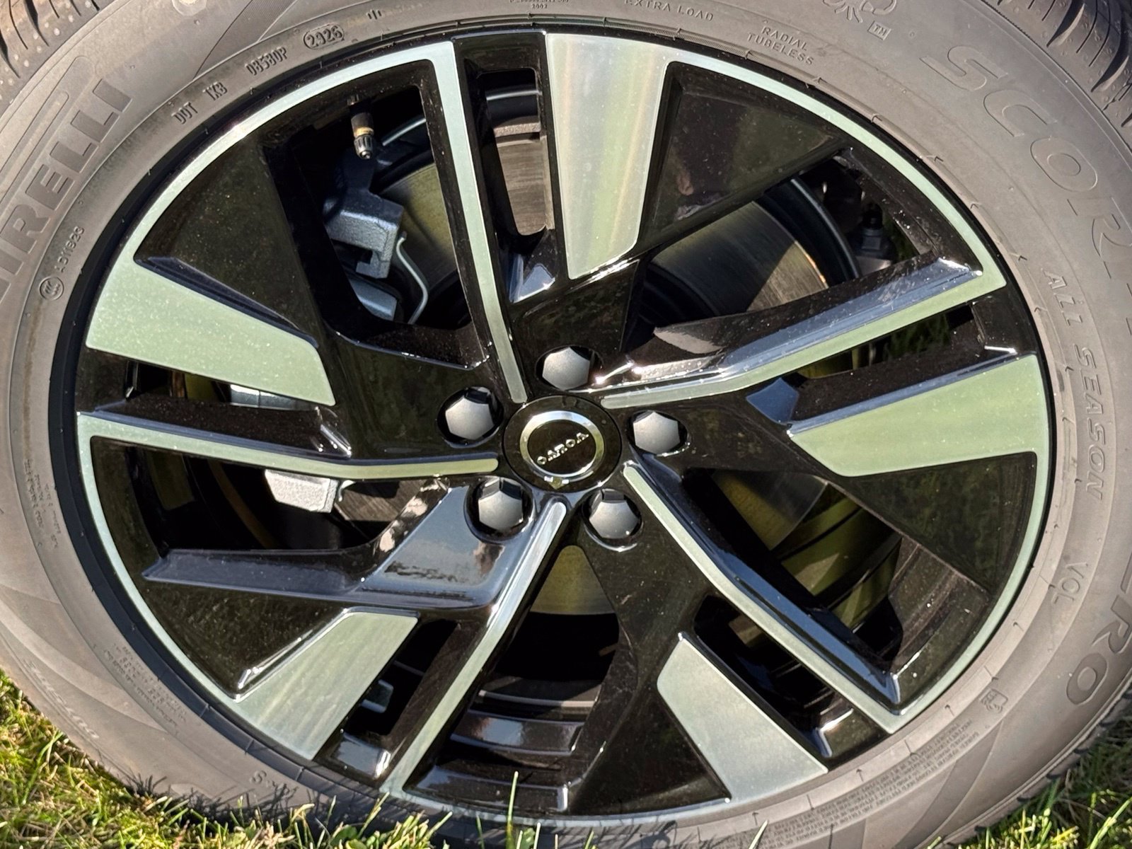 New 2027 Volvo XC60 B5 Plus AWD/4WD image 12