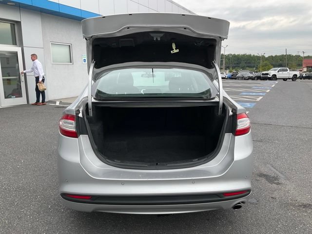 Used 2016 Ford Fusion SE FWD image 18