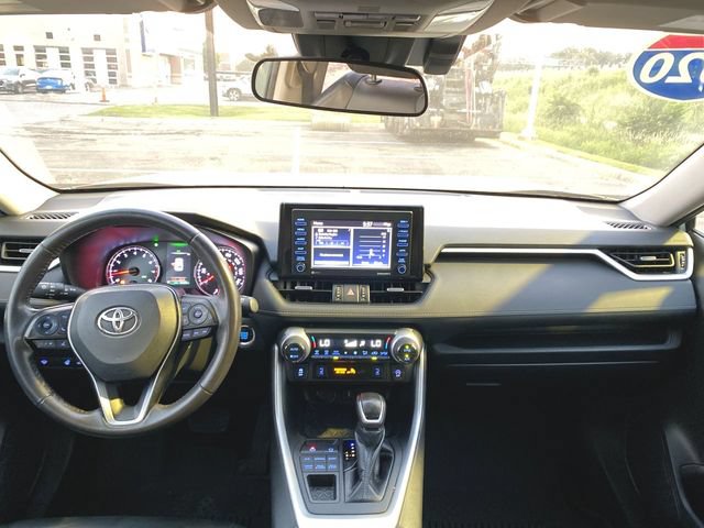 Used 2020 Toyota RAV4 XLE Premium AWD/4WD image 20
