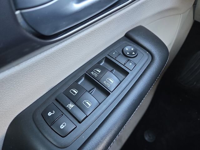 Used 2018 Chrysler Pacifica Limited image 31