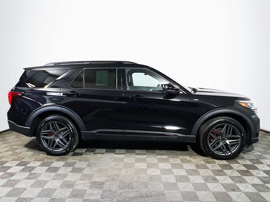 Used 2025 Ford Explorer ST-Line w/ ST-Line Street Pack image 8