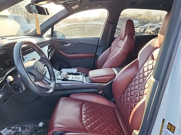 Used 2021 Audi SQ7 Premium Plus w/ Driver Assistance Package image 5