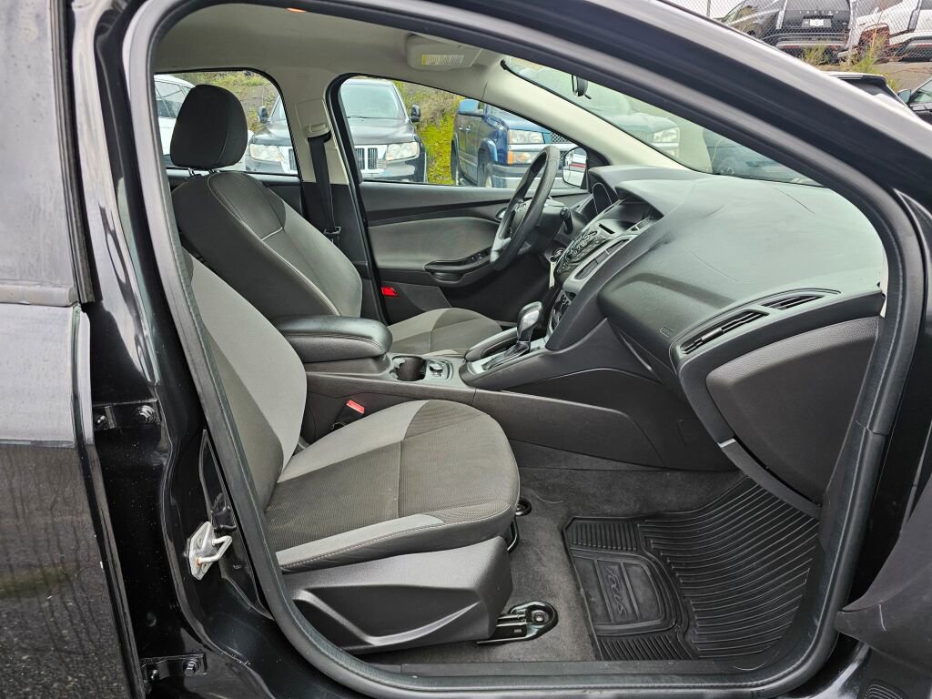 Used 2014 Ford Focus SE w/ SE Winter Package image 11