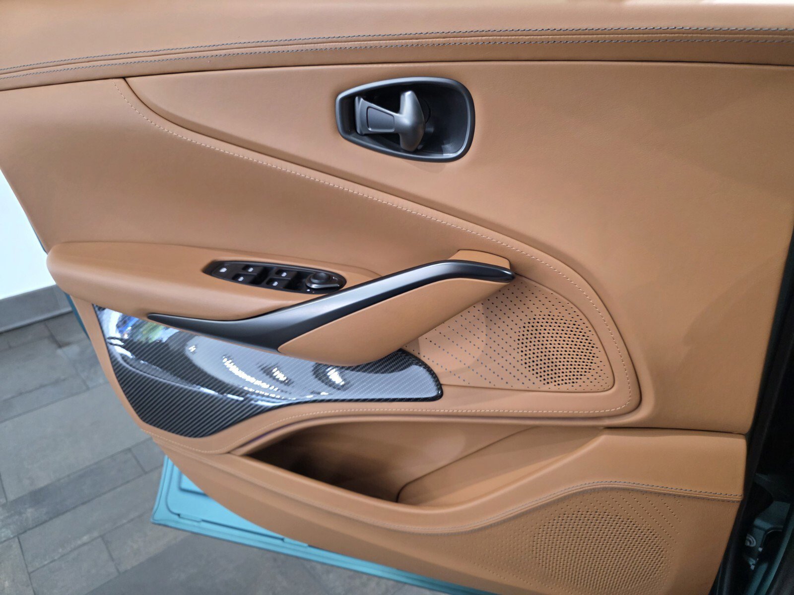 Used 2024 Aston Martin DBX 707 image 16