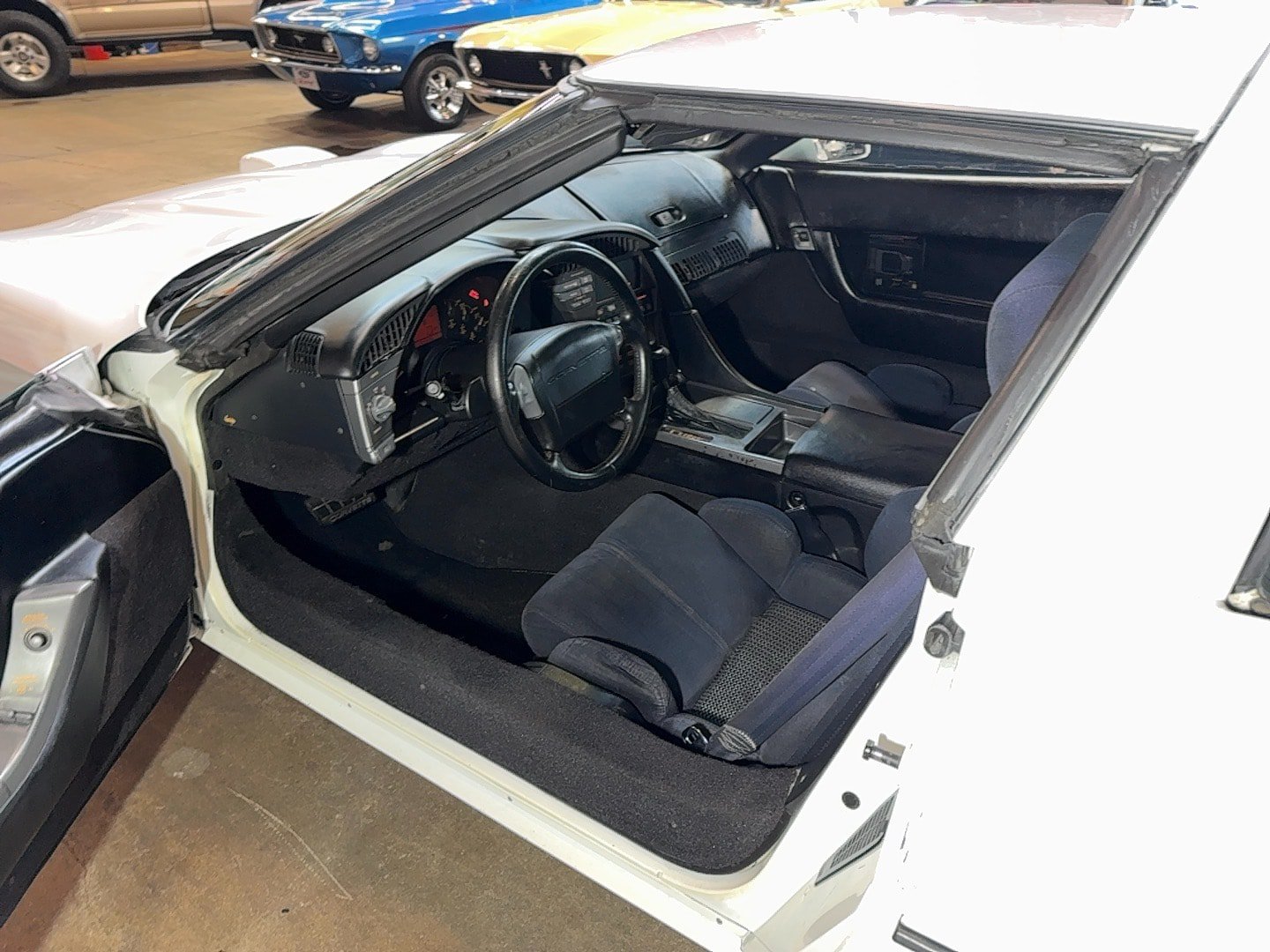 Used 1990 Chevrolet Corvette Coupe RWD image 10