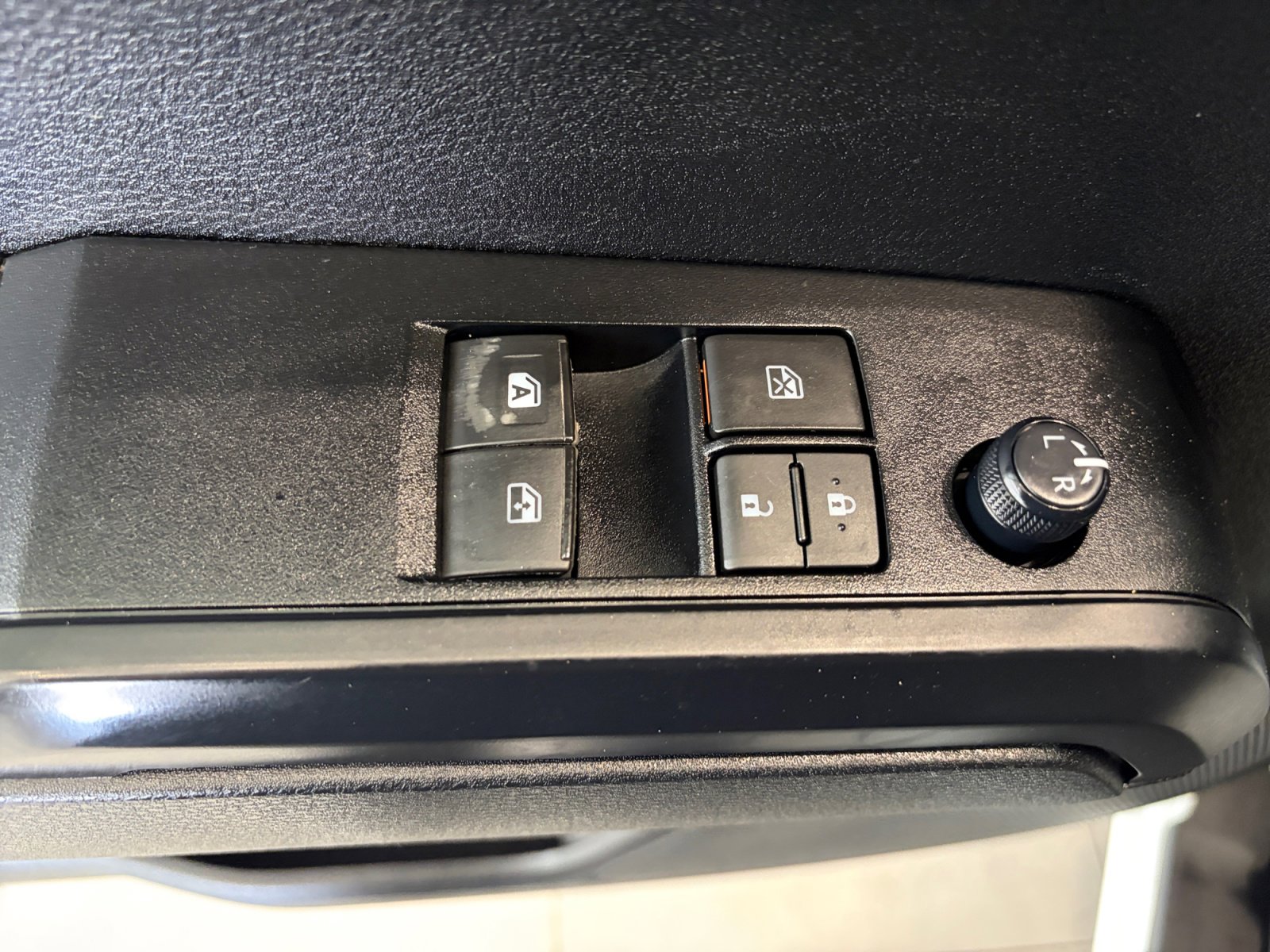 Used 2021 Toyota Tacoma SR RWD image 14