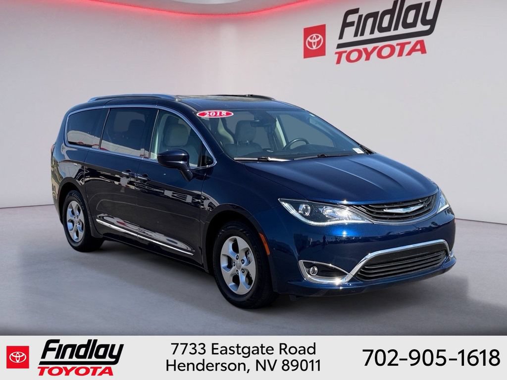 Used 2018 Chrysler Pacifica Touring-L FWD image 4