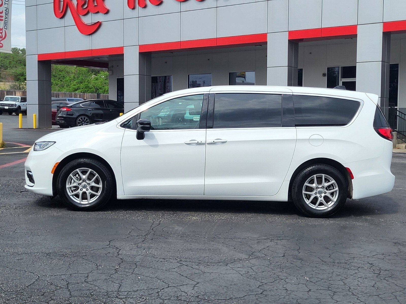 Used 2025 Chrysler Pacifica Select FWD image 7