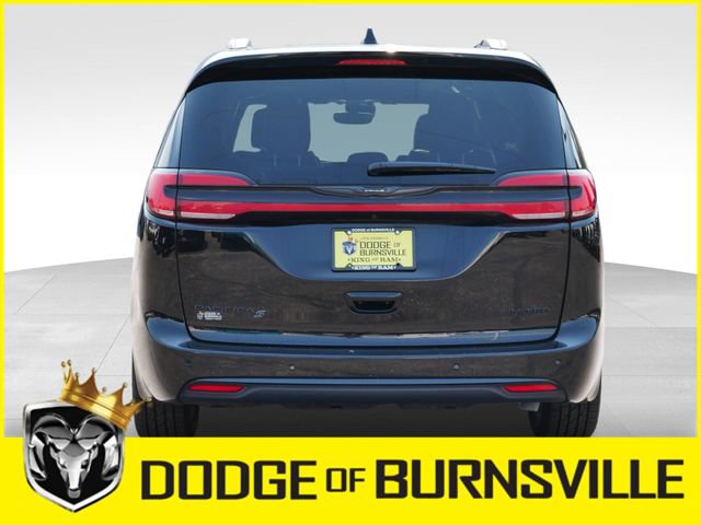 Used 2025 Chrysler Pacifica Limited FWD image 7