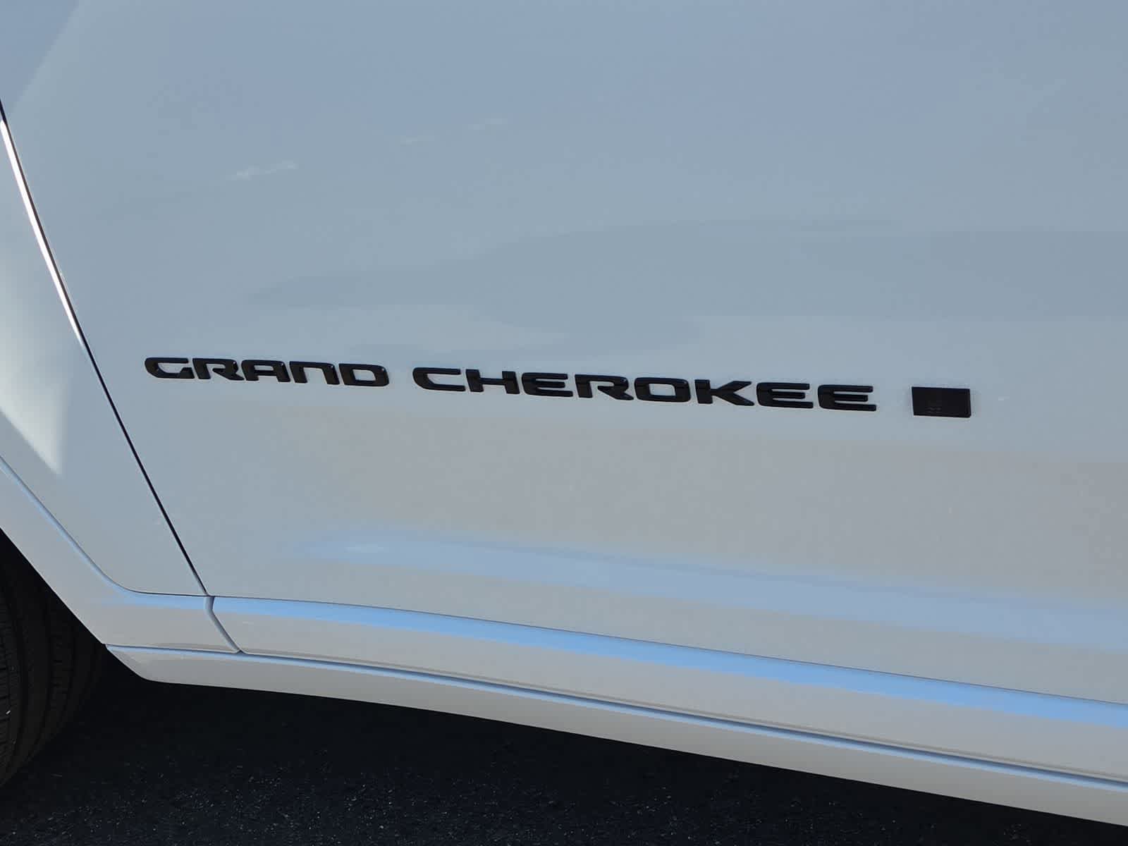 New 2026 Jeep Grand Cherokee Summit AWD/4WD image 15