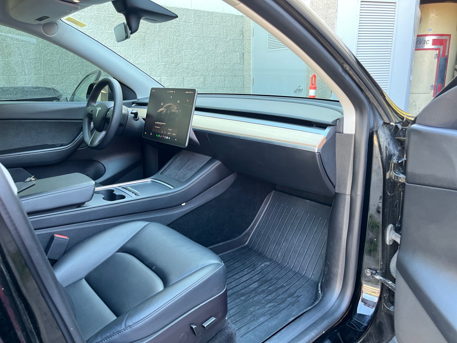 Used 2022 Tesla Model Y Long Range AWD/4WD image 26