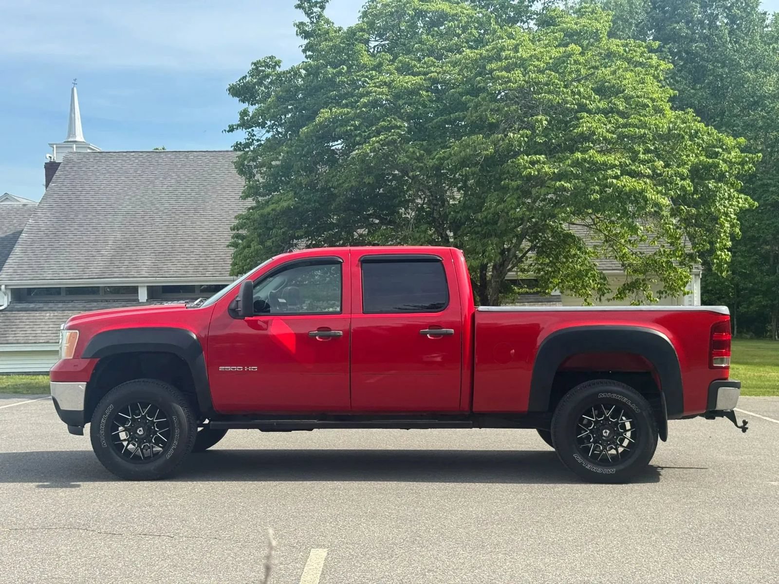Used 2011 GMC Sierra 2500 SLE w/ SLE Preferred Package AWD/4WD image 4